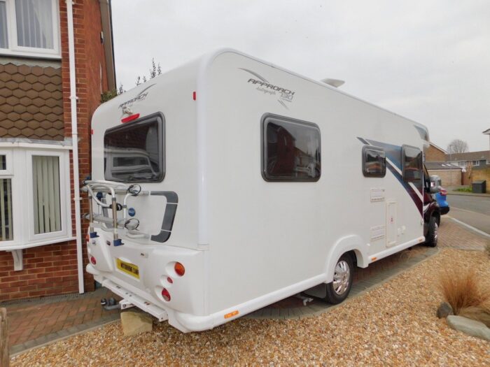 2016 Bailey Approach Autograph 730 Peugeot 2.2 HDi L3 Euro 5 (130 ps) Luxury  4 Berth Bed Motorhome with Island bed £44,999 - Image 3