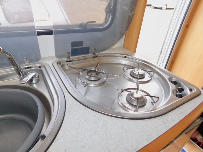 Lunar Champ 520 4 Berth With REAR LOUNGE. Fiat 2.3 Jtd Only 5.6m Long and 2.27m Wide Only 41,563 from new. £18,999 - Image 11