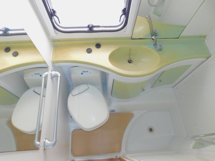 Lunar Champ 520 4 Berth With REAR LOUNGE. Fiat 2.3 Jtd Only 5.6m Long and 2.27m Wide Only 41,563 from new. £18,999 - Image 7