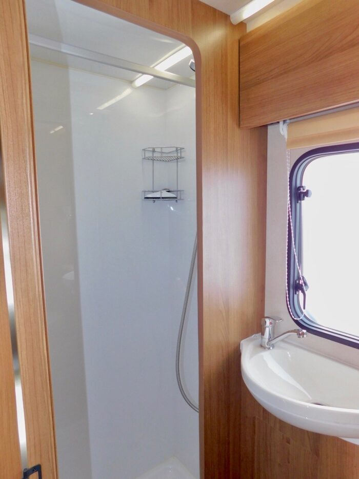 Auto-Trail Tribute t625 AUTOMATIC Fiat 2.3 150 bhp Euro 6 Engine, 4 Berth with 2 x Seat Belts 2018 with Only 11,200 miles from New. ULEZ Compliant. (Deposit Now Taken) - Image 12