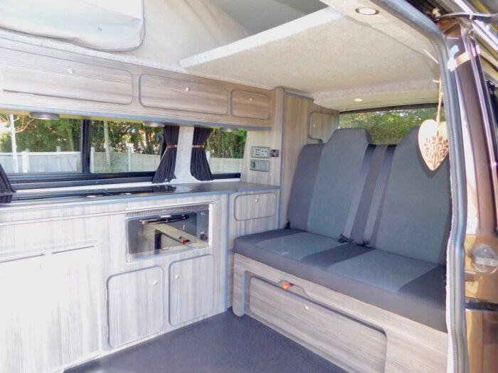 Camper King St. Tropez VW 4 Berth Camper Van 2.0 Tdi High Line with Tailgate and 5 Seatbelts. Only 72,000 miles and 2 previous owners from New. April 2017 17 plate. £35,999 - Image 15