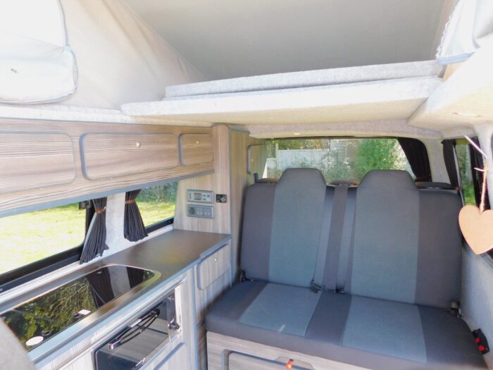 Camper King St. Tropez VW 4 Berth Camper Van 2.0 Tdi High Line with Tailgate and 5 Seatbelts. Only 72,000 miles and 2 previous owners from New. April 2017 17 plate. £35,999 - Image 14