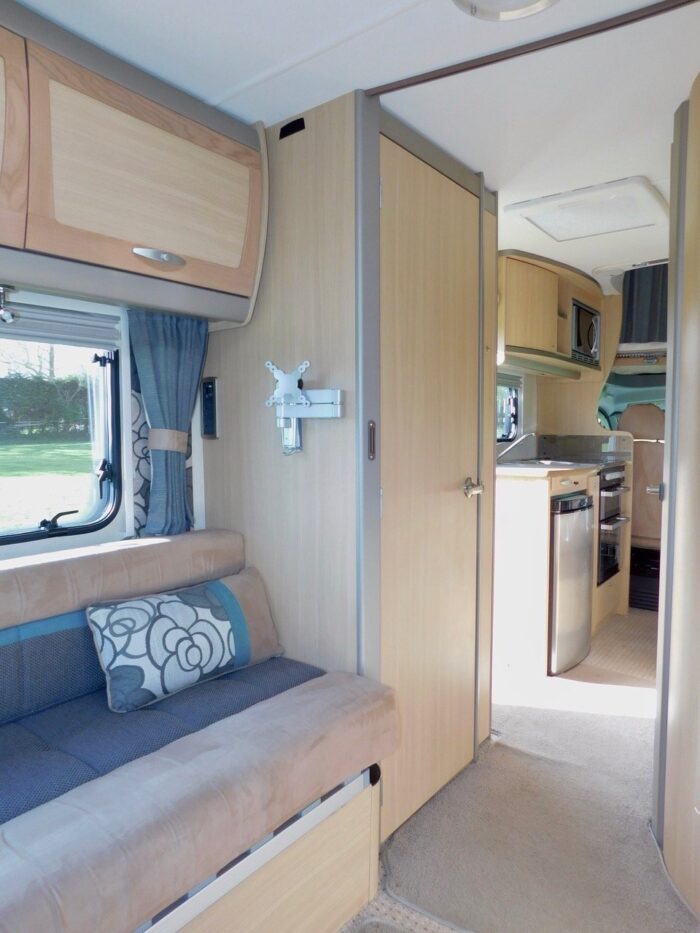 Bessacarr E695 Luxury 4 Berth with 4 x 3 point Seat Belts and 2 x Seating and Dining Areas. Only 7m Long. (Deposit Now Taken) - Image 27