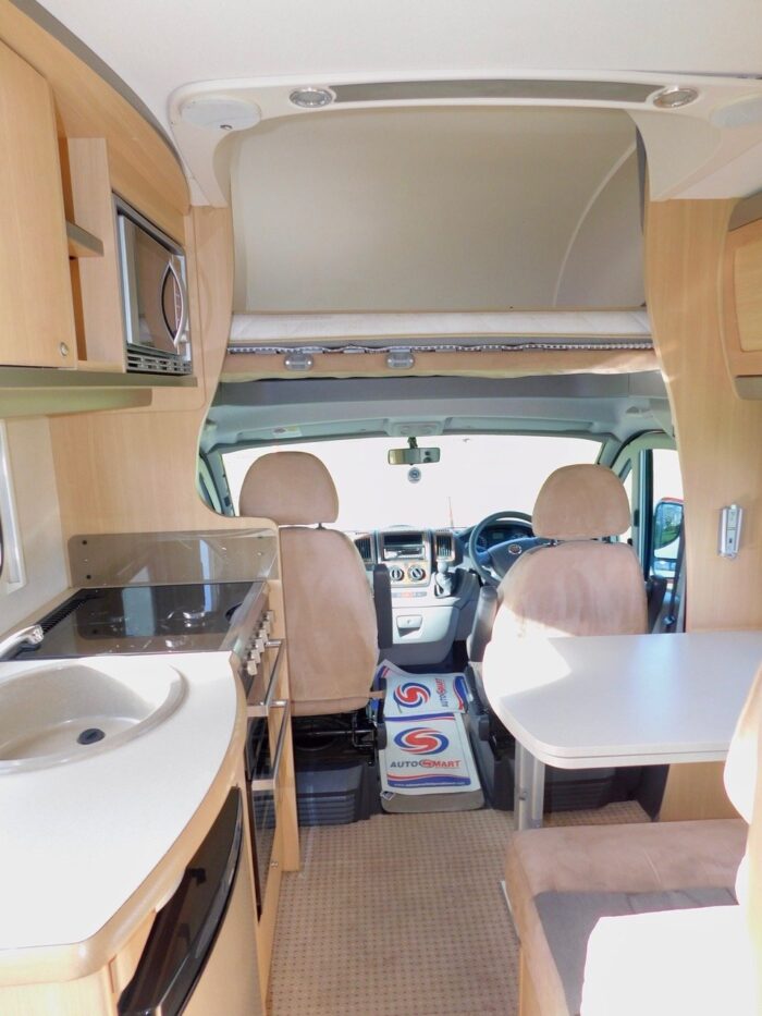 Bessacarr E695 Luxury 4 Berth with 4 x 3 point Seat Belts and 2 x Seating and Dining Areas. Only 7m Long. (Deposit Now Taken) - Image 19