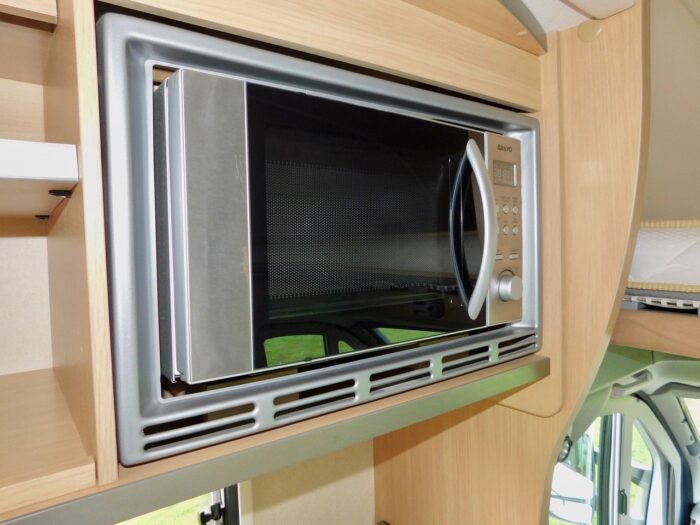 Bessacarr E695 Luxury 4 Berth with 4 x 3 point Seat Belts and 2 x Seating and Dining Areas. Only 7m Long. (Deposit Now Taken) - Image 17
