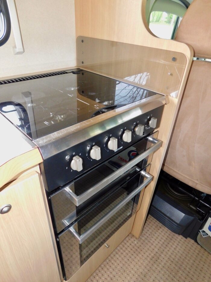 Bessacarr E695 Luxury 4 Berth with 4 x 3 point Seat Belts and 2 x Seating and Dining Areas. Only 7m Long. (Deposit Now Taken) - Image 16