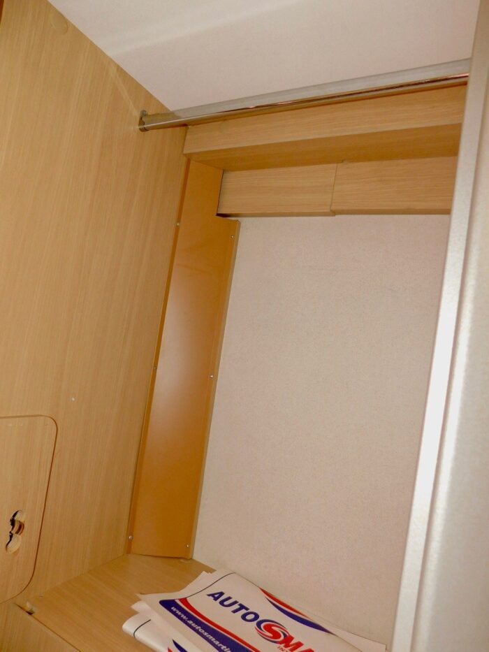 Bessacarr E695 Luxury 4 Berth with 4 x 3 point Seat Belts and 2 x Seating and Dining Areas. Only 7m Long. (Deposit Now Taken) - Image 9