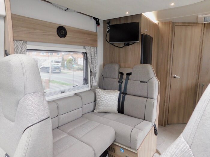 Bessacarr 424 Fiat 2.3 - 2 130 bhp. 4 Berth with 4 x 3 point Seat Belts. Plated Weight 3500 Kgs and Only 5.99m Long and 2.82m High and 2.38m Wide. £47,999 - Image 20