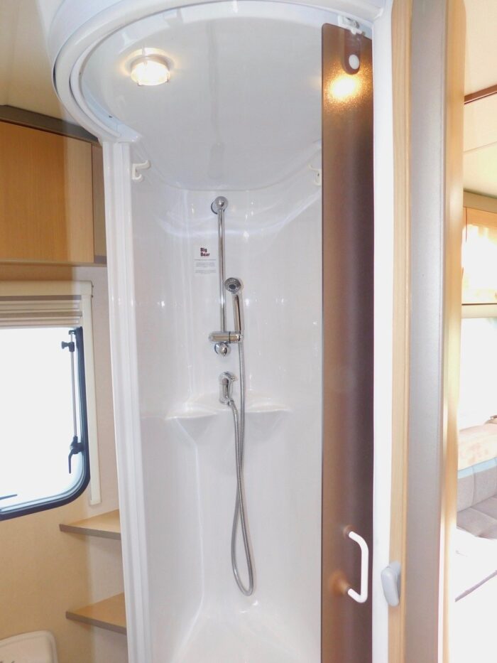 Bessacarr E695 Luxury 4 Berth with 4 x 3 point Seat Belts and 2 x Seating and Dining Areas. Only 7m Long. (Deposit Now Taken) - Image 7