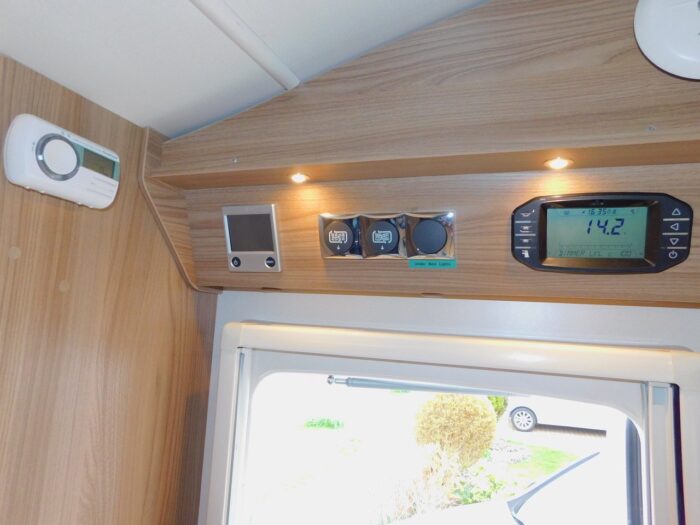 Bessacarr 424 Fiat 2.3 - 2 130 bhp. 4 Berth with 4 x 3 point Seat Belts. Plated Weight 3500 Kgs and Only 5.99m Long and 2.82m High and 2.38m Wide. £47,999 - Image 12