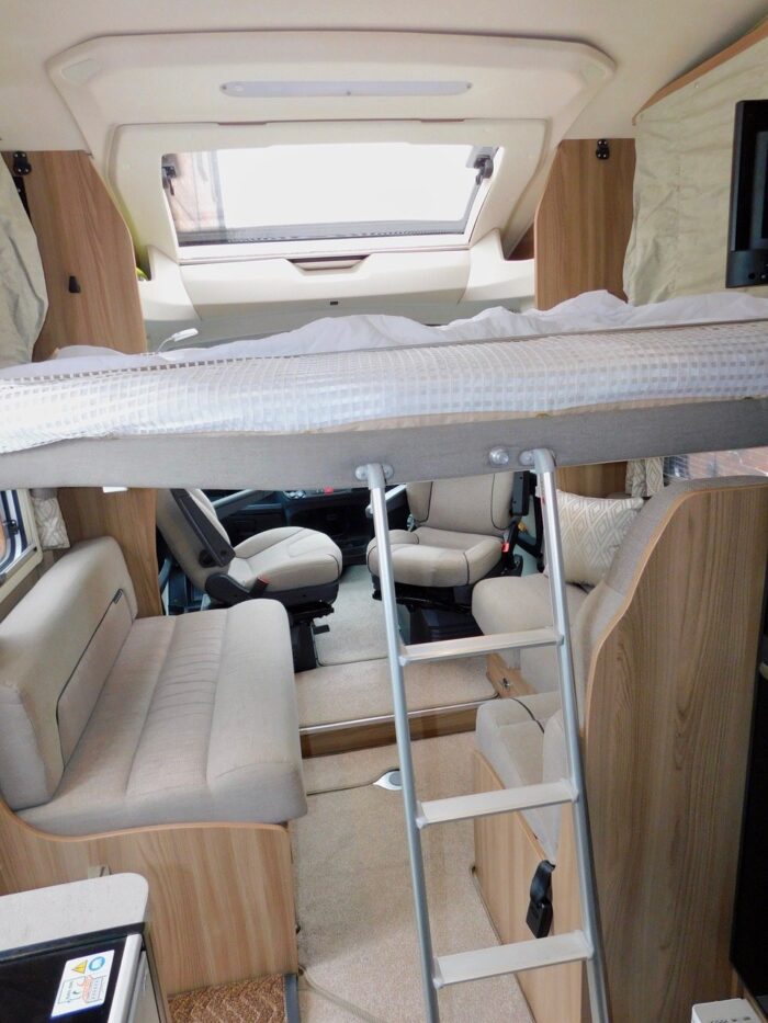 Bessacarr 424 Fiat 2.3 - 2 130 bhp. 4 Berth with 4 x 3 point Seat Belts. Plated Weight 3500 Kgs and Only 5.99m Long and 2.82m High and 2.38m Wide. £47,999 - Image 10