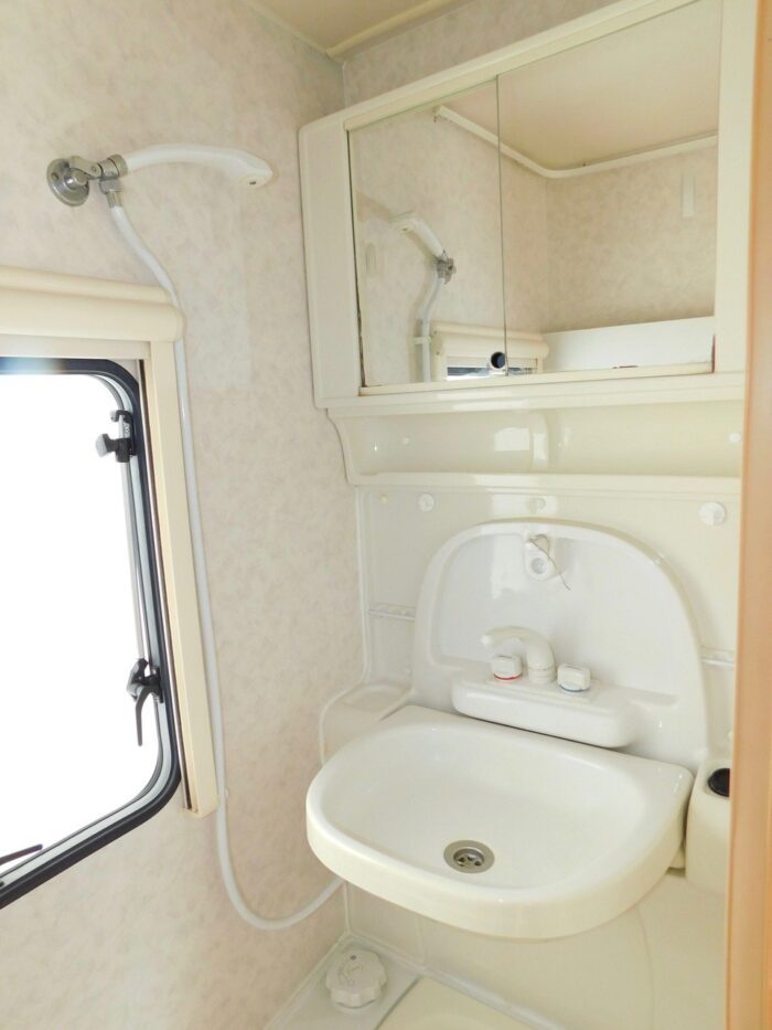 VW 2.4 diesel Compass Navigator 310 RL 4 Berth with Rear Lounge. £22,999 Extensively Refurbished - Image 6