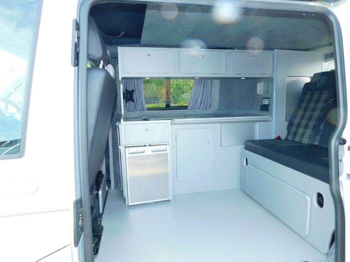 VW Short Wheelbase Pop Top 4 berth Campervan 2017 with Air Conditioning and Low Mileage £41,999 - Image 15