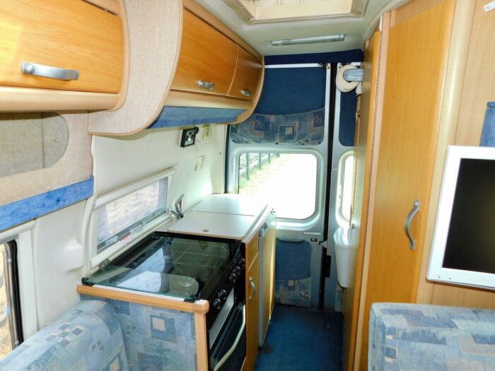 Auto-Sleeper Duetto Luxury 2 Berth Campervan in Silver with AIR CONDITIONING. 2007 with only 69,000 miles from New. £24,999 - Image 6