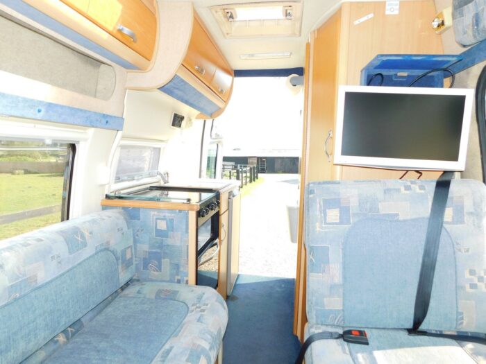 Auto-Sleeper Duetto Luxury 2 Berth Campervan in Silver with AIR CONDITIONING. 2007 with only 69,000 miles from New. £24,999 - Image 5