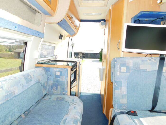 Auto-Sleeper Duetto Luxury 2 Berth Campervan in Silver with AIR CONDITIONING. 2007 with only 69,000 miles from New. £24,999 - Image 4