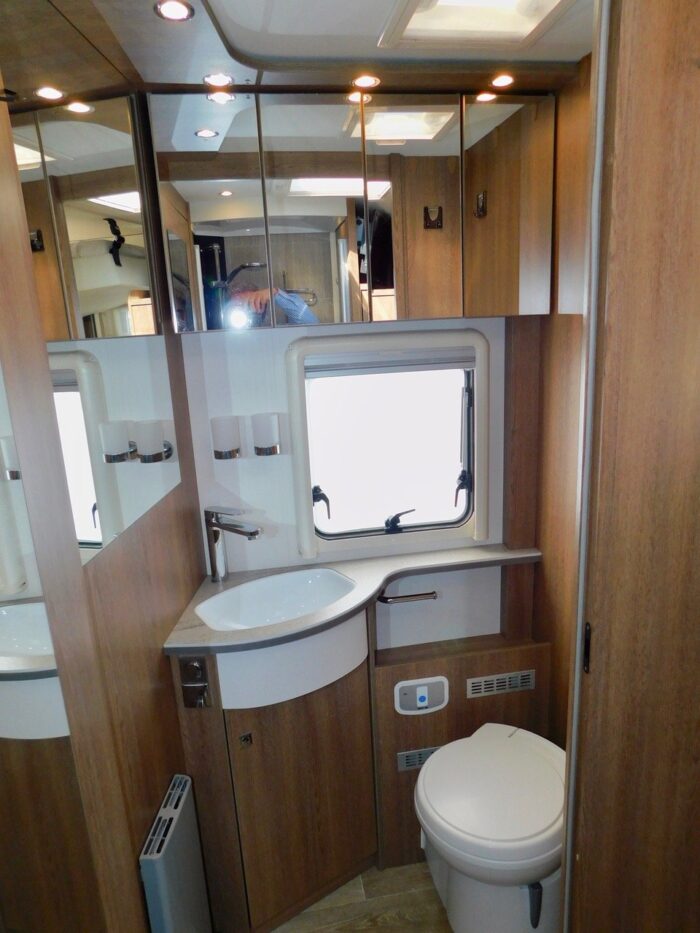 Dethleffs Grand AlpaI 7820-2 Fiat 2.3 AUTOMATIC Super Luxury A Class. November 2018 68 Plate with Only 5,900 miles from New. 2 to 4 Berth with 4 x 3 point Seat Belts. £129,999 - Image 25