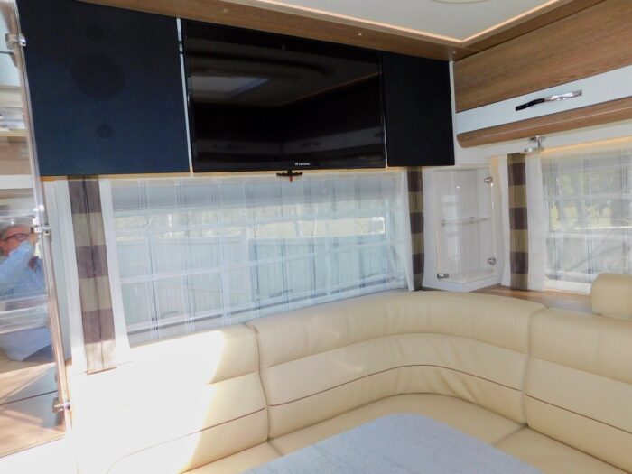 Dethleffs Grand AlpaI 7820-2 Fiat 2.3 AUTOMATIC Super Luxury A Class. November 2018 68 Plate with Only 5,900 miles from New. 2 to 4 Berth with 4 x 3 point Seat Belts. £129,999 - Image 15