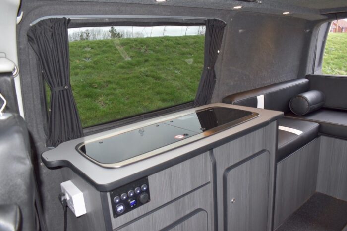 VW T5 1.9d Pop Top with REAR LOUNGE and 2 Plus 2 Sleeping. February 2008. £17,999 - Image 19