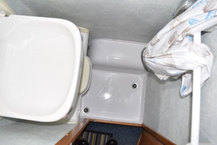 Auto-Sleeper Duetto Luxury 2 Berth Campervan in Silver with AIR CONDITIONING. 2007 with only 69,000 miles from New. £24,999 - Image 15
