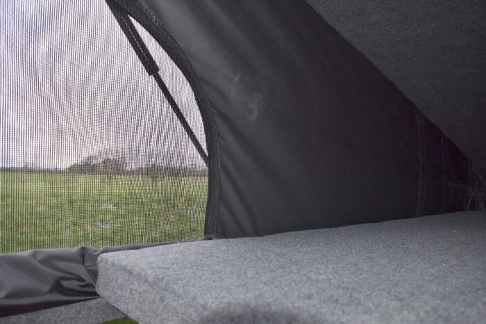 VW T5 1.9d Pop Top with REAR LOUNGE and 2 Plus 2 Sleeping. February 2008. £17,999 - Image 9