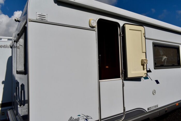Hymer Starline 640 LHD 5 Berth A Class Motorhome with Only 73,000 miles from New £23,999 - Image 17
