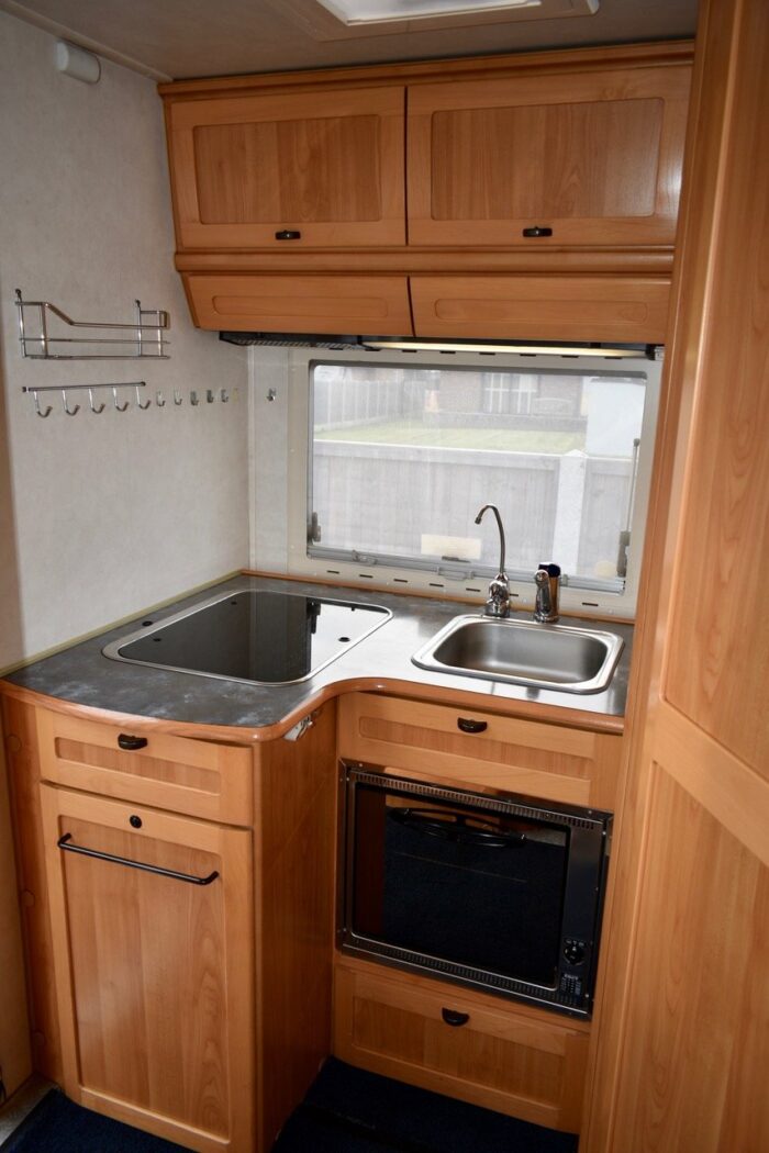 Hymer Starline 640 LHD 5 Berth A Class Motorhome with Only 73,000 miles from New £23,999 - Image 3