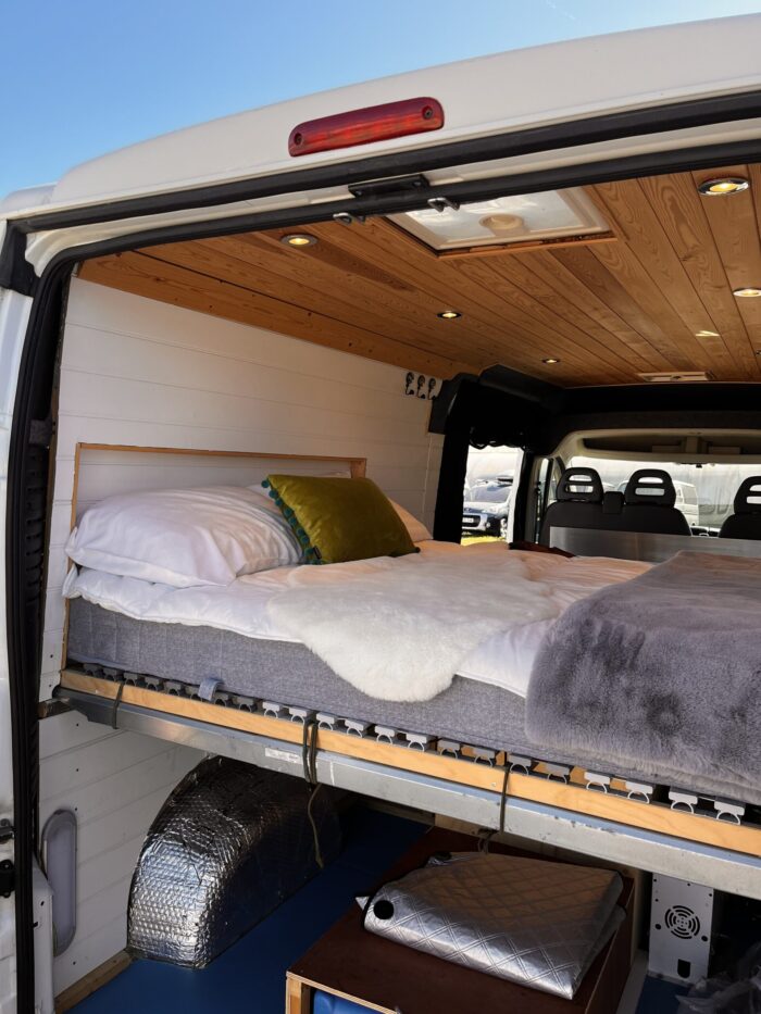Professionally Hand Crafted 2 Berth Camper Conversion CITROEN RELAY 35 L3H2 2.2 HDI with Only 55,000 miles from New £34,999 - Image 4