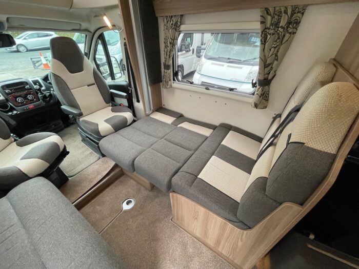 Bessacarr 424 Fiat 2.3 - 2 130 bhp. 4 Berth with 4 x 3 point Seat Belts. Plated Weight 3500 Kgs and Only 5.99m Long and 2.82m High and 2.38m Wide. £47,999 - Image 4