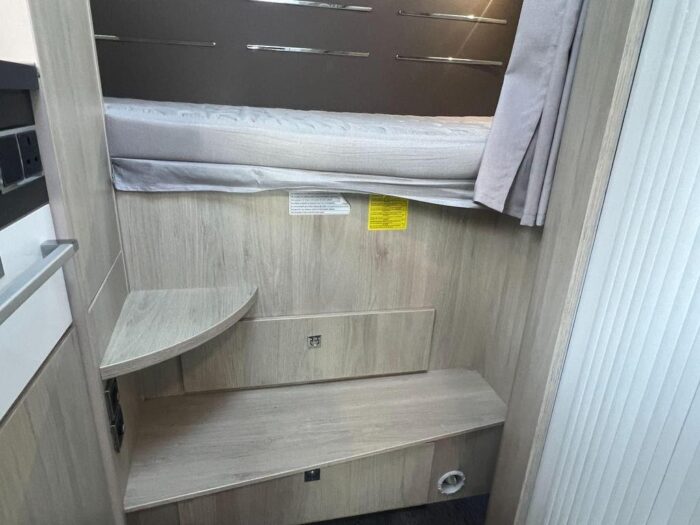 Chausson Flash 514 with VIP pack. 4 BERTH. Ford 2.0 Tdci 130 Bhp economical engine with 6 Speed Gearbox £44,999 - Image 5