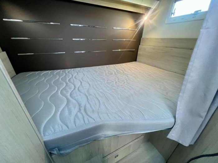 Chausson Flash 514 with VIP pack. 4 BERTH. Ford 2.0 Tdci 130 Bhp economical engine with 6 Speed Gearbox £44,999 - Image 4